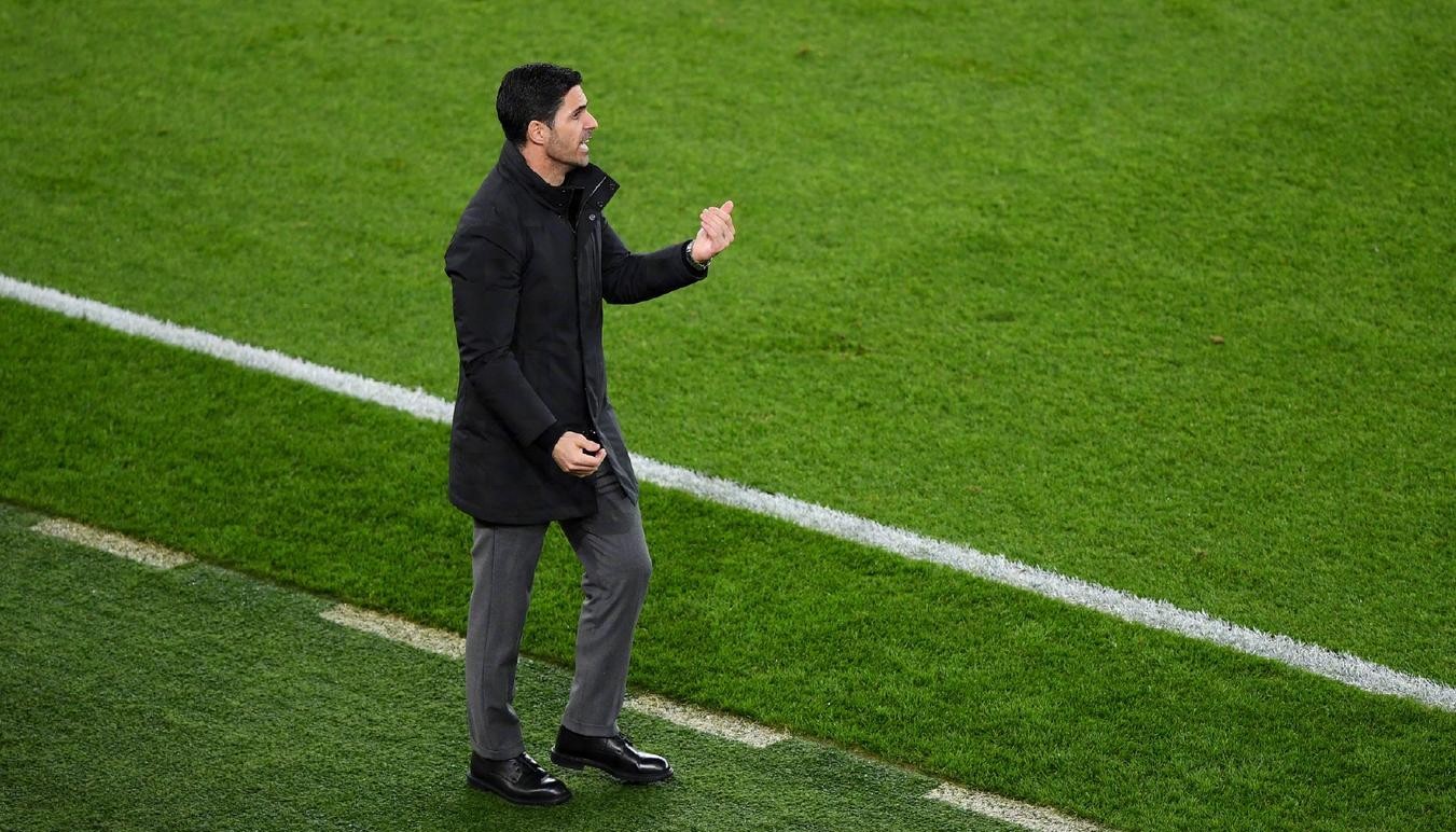 英超聯賽獎杯_阿森納曼城積分差距_英超爭冠分析