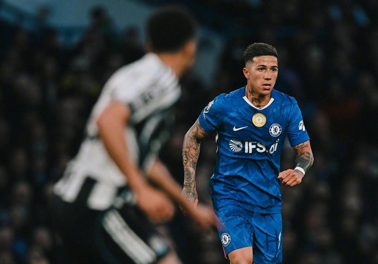 英超爭冠分析_阿森納曼城積分差距_英超聯賽獎杯