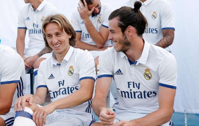 皇馬最后一輪奪冠獎杯頒發時間_西甲聯賽獎杯_莫德里奇貝爾西甲奪冠懵逼