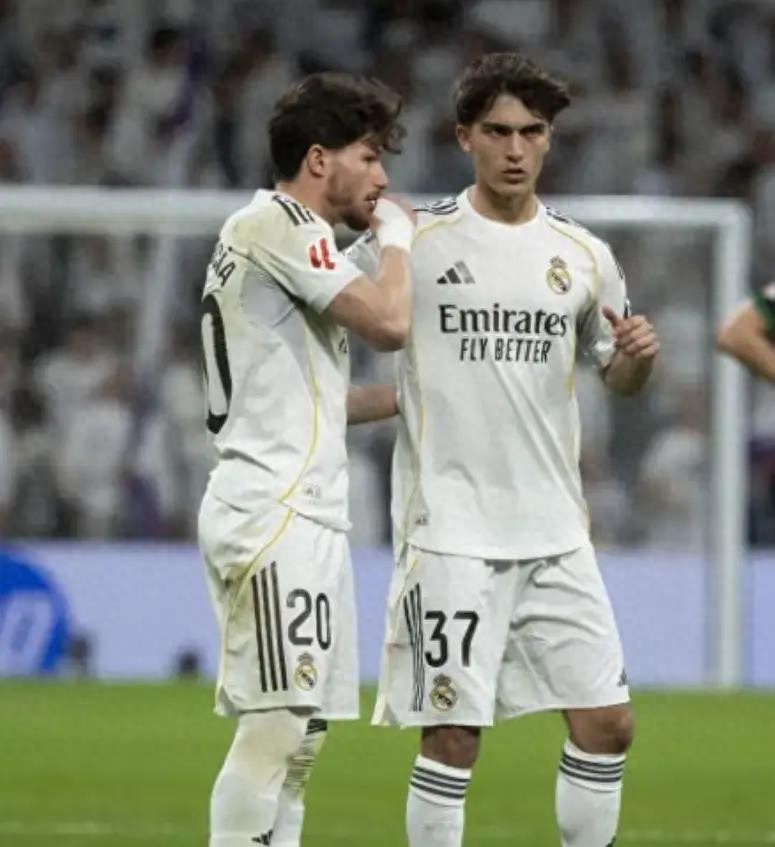 皇馬vs巴薩2026西甲聯賽_皇馬主場4比1贏球_皇馬西甲爭冠